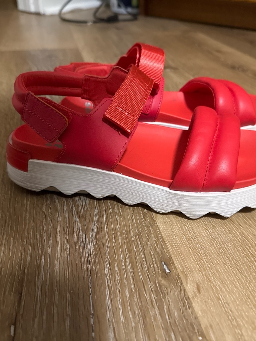 Sorel red platform sandals - Picture 3 of 4
